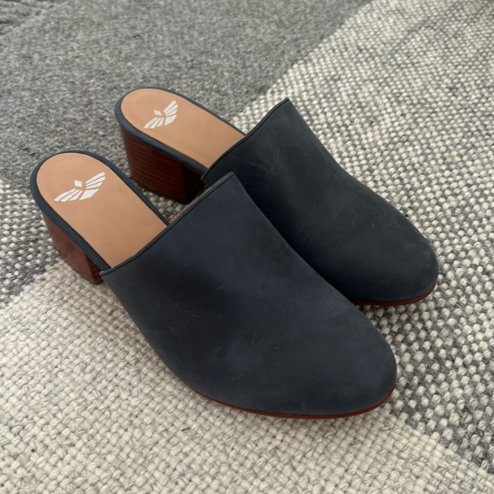 NWT Fortress of Inca Chloe Navy Size 37